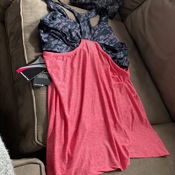 Marika Tek singlet with attached sports bra - Picture 7 of 10